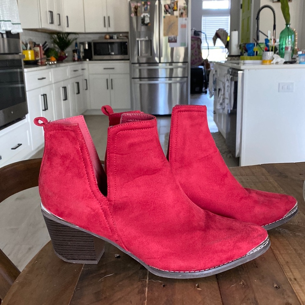 JC Journey Collection Issla Red Faux Suede Metal Toe Booties Size 12